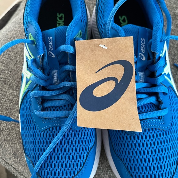 BNWT ASICS runners - Picture 2 of 3
